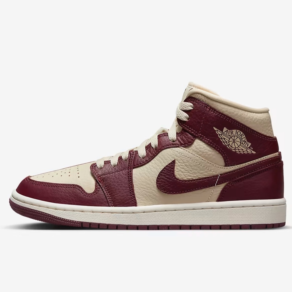 NEW Women’s Air Jordan 1 Mid SE
Shoes - Picture 4 of 17